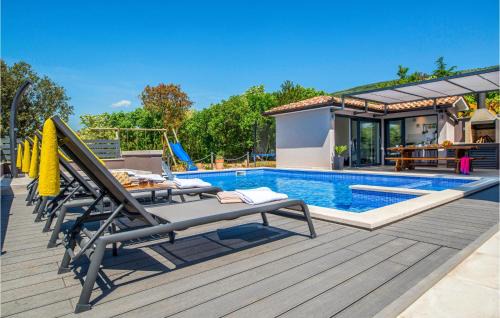 Viskovici Casa | Awesome Home In Koromacno With Sauna