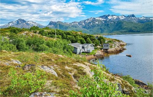 Laukvik Casa | Awesome Home In Laukvik With Kitchen