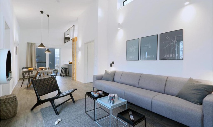 Lembruch Casa | Awesome Home In Lembruchdümmer See