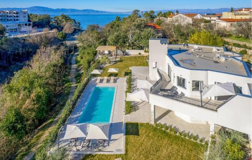 Milcetici Casa | Awesome Home In Malinska With Kitchen