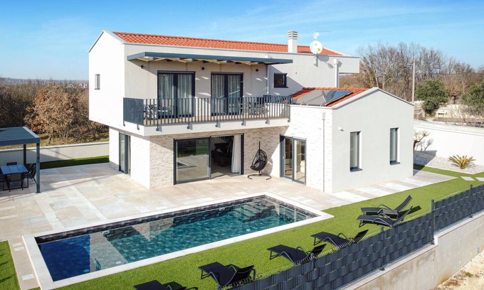 Kruncici Casa | Impresionante casa en Medaki con.