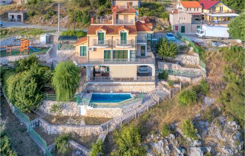 Cavoglave Casa | Awesome Home In Mirlovic Polje
