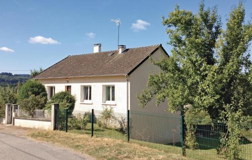 Peyrat-le-Chateau Casa | Awesome Home In Peyrat Le Château