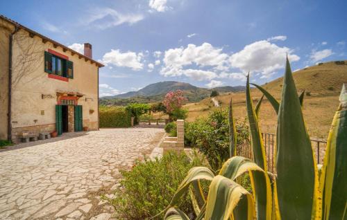 Palazzo Adriano Casa | Awesome Home In Palazzo Adriano
