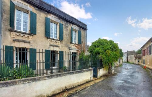 Saint-Simon Casa | Awesome Home In Saint-Simon With Wifi