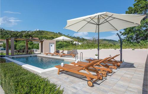 Tugare Casa | Awesome Home In Tugare With Kitchen