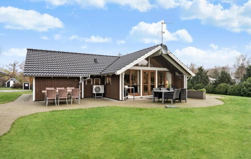 Sønder Nissum Casa | Awesome Home In Ulfborg With Kitchen