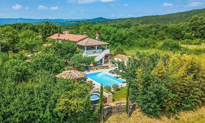 Krsan Casa | Impresionante casa en Zatka