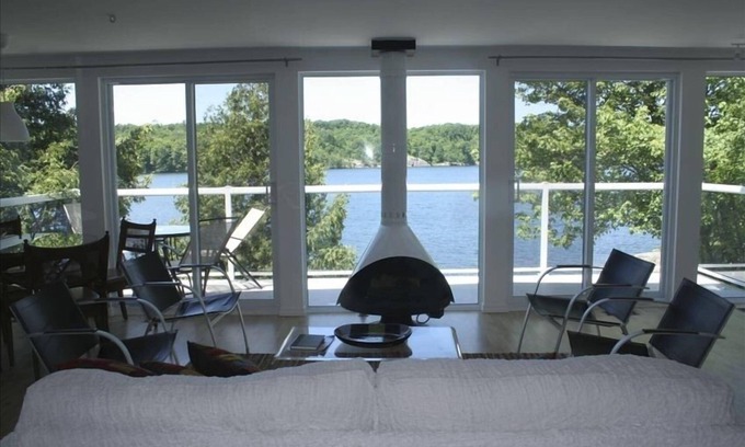 Frontenac Cabaña | A orillas del lago impresionante: 2 br moderna, c / a, frplace, vista