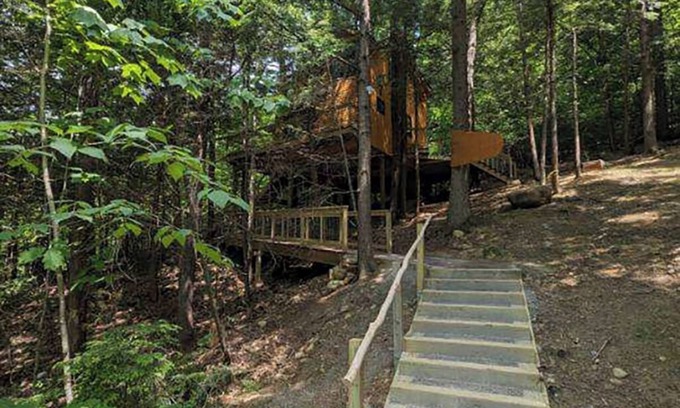 Rumford Center Cabina | Awesome MAINE MOUNTAIN TREEHOUSE! Enjoy nearby lakes, hiking & more summer fun!