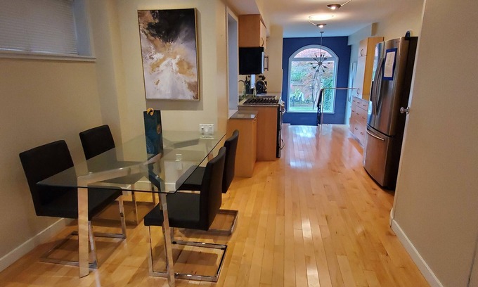 Sherwood Park Casa | Awesome Midtown House With Hot Tub