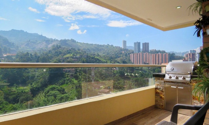 Sabaneta Apartamento | Awesome modern Apartment with Beautiful Views, in charming Sabaneta