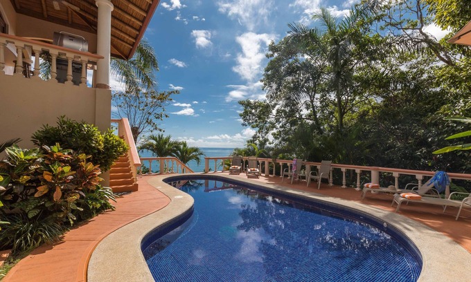 Dominical Casa | Tarifas bajas introductorias, impresionante vista al mar y vida salvaje