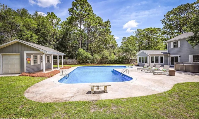 Wilmington Casa | Awesome Pool, Hot Tub & Amazing Arcade! No cleaning fee! 4 BD Paradise