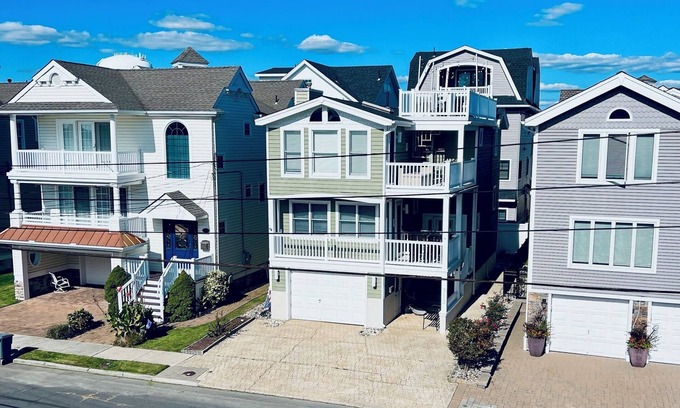 South End Casa | Awesome SINGLE FAMILY HOUSE- 6 HOUSES FROM BEACH-Quiet southern end