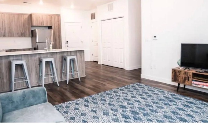 Logan Apartamento | Awesome, Stylish Unit in Logan! All to Yourself!