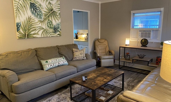 Harters Heights Casa | Awesome Unbeatable 5-Star Location…walk to ND in 10 minutes!