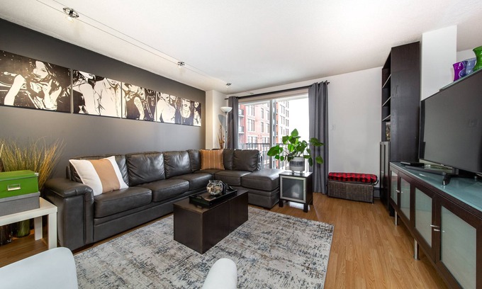 North Central Edmonton Condominio | Awesome view, clean stylish decor, and undergound parking
