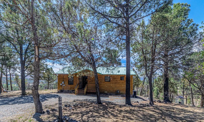 Ruidoso Cabina | Awesome View with hot tub and Pet Friendly.