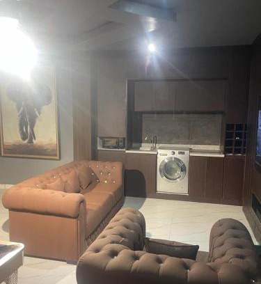 Kubwa Apartamento | Ayahscourt