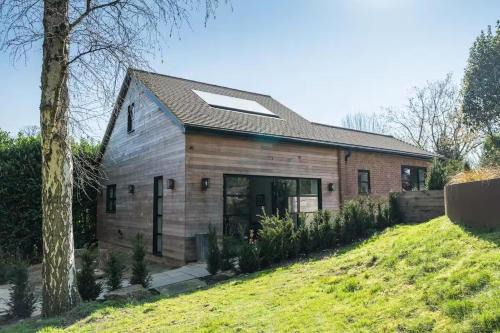 Aylesford Casa | Aylesford-House-Sleeps 2 & 1 infant-Parking