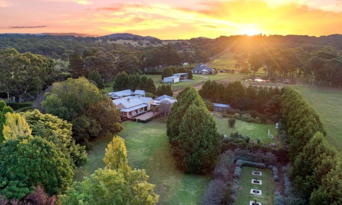 Mittagong Casa | Aylmerton House and Cottage for 14 Southern Highlands