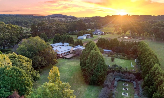 Mittagong Casa | Aylmerton House + Cottage for 14, Southern Highlands