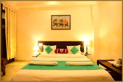 Ayodhya Hotel | AYODHYA HOTEL GANARAJ SHARNAM - Providing Spacious Rooms With Free Wi-Fi - Free Parking Available