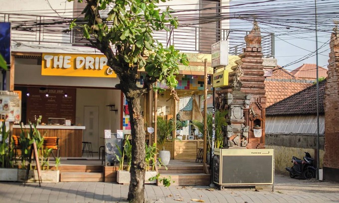 Batu Bolong Casa | Azalea Homestay & Villa