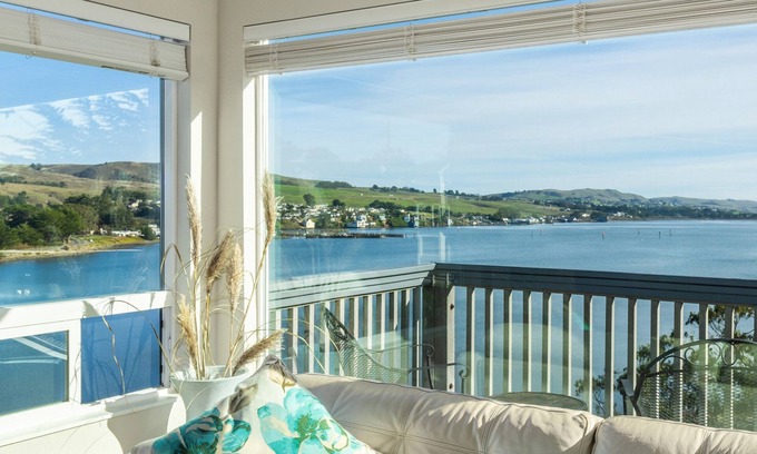 Bodega Bay Casa | Azul Casa Sereno By The Sea: Luxurious Cal King, Eastern King, and 2 Queen Beds!