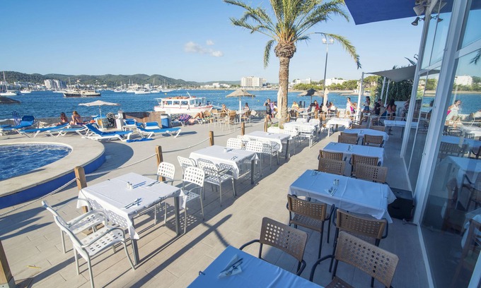 Bahía de San Antonio Hotel | azuLine Hoteles Mar Amantis & Mar Amantis II