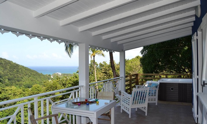 Bas Vent Apartamento | Bungalow AZUR: alojamiento independiente para 2 personas con vistas al mar y jacuzzi privado