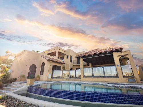 Paradise Point Casa | Azure Majesty Luxe Waterfront Mansion Redefined