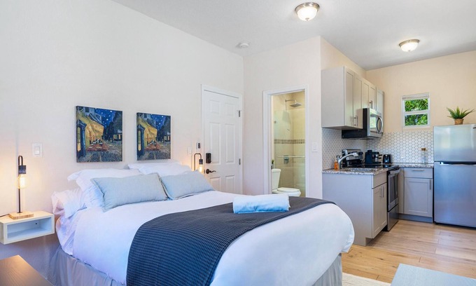 Poinciana Park Apartamento | Azure: Mins to Las Olas & Beach