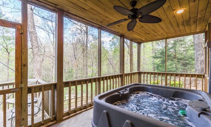 Dahlonega Casa | New Listing! Azure Springs - 3 Bed Cabin, Hot Tub