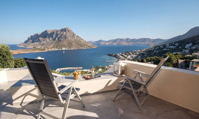 Kamari Casa | Azure Vista