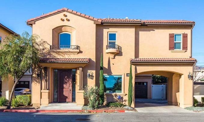 Azusa Casa | Azusa Views on Traymore