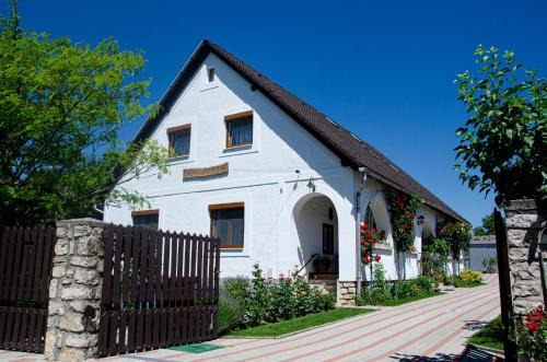 Koveskal Casa | Bánóporta