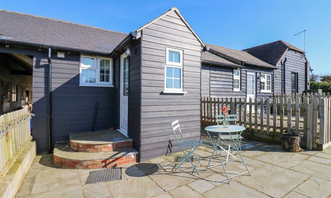 Howlett End Cabaña | B&B 3, romantic, with a garden in Great Sampford