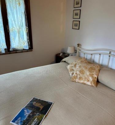 Urbino Apartamento | B&B castelboccione stanza gialla condivisa