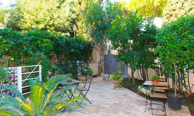 Monti Cama Y Desayuno | B&B Domus Aurea