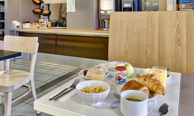 Clermont-Ferrand Hotel | B&B HOTEL Clermont-Ferrand Le Brézet Aéroport