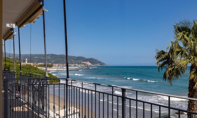 Diano Marina Hotel | B&B Hotel Diano Marina Palace
