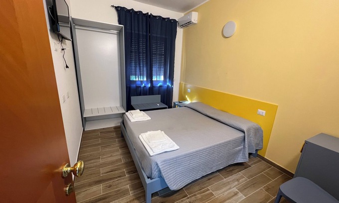 Crucoli Cama Y Desayuno | B&b house Lamanna Room No. 6
