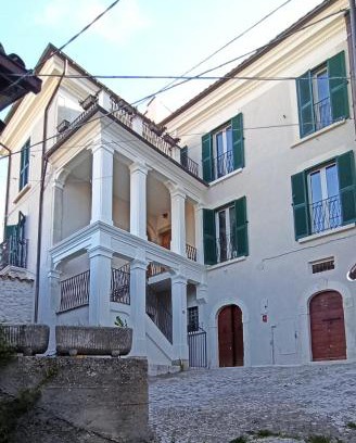 Rocca di Mezzo Cama Y Desayuno | B&B Il Cardinale