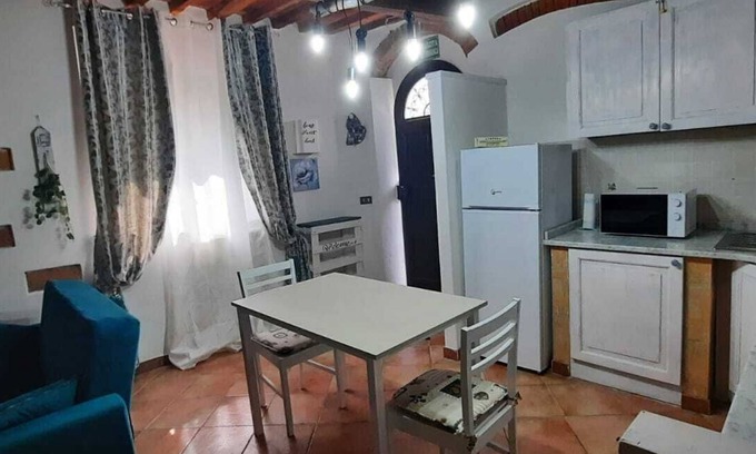 Usigliano Cama Y Desayuno | B&B L'angolino Two-room apartment with kitchen in Tuscany