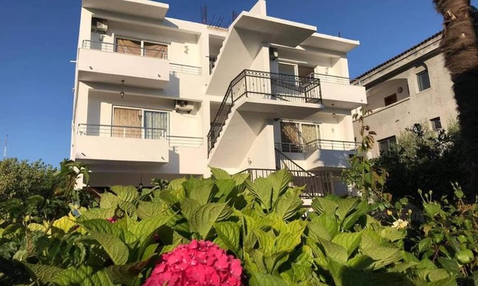 Gjerana Cama Y Desayuno | B&B Lovac Hasa 2
