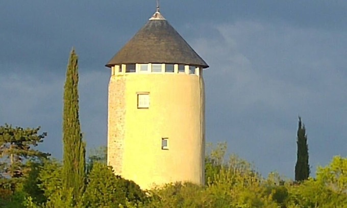Rochefort-sur-Loire Cama Y Desayuno | b&b : old tower with panoramic view over Loirevalley & vineyards (2 personnes)