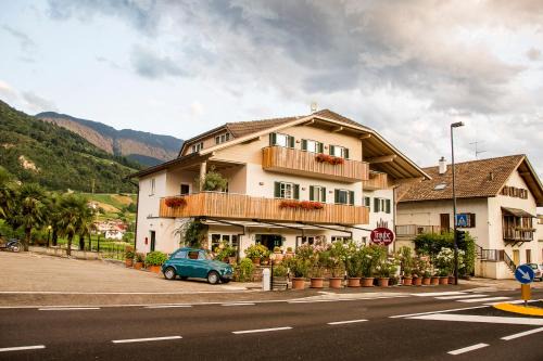 Montagna Cama Y Desayuno | B&B Pizzeria Zur Traube