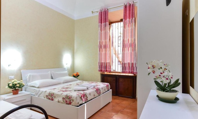 Rione XVIII Castro Pretorio Casa | B&B Rome Termini House
